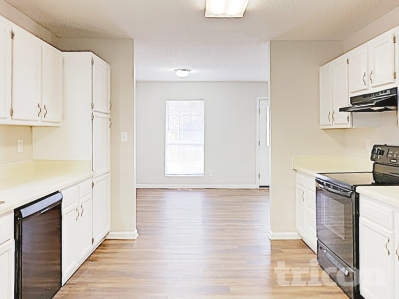 Building Photo - 924 Pine Cir Dr NW