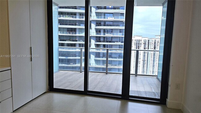 Building Photo - 1010 Brickell Ave