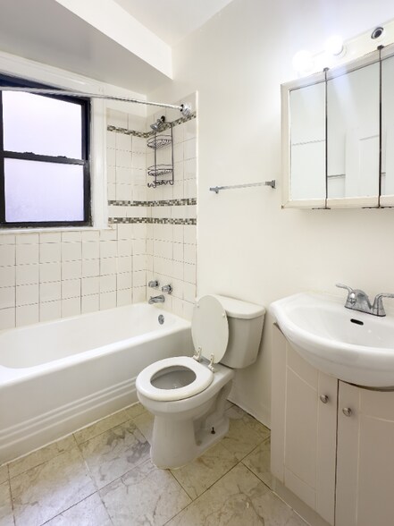 Building Photo - 8305 S Ashland Ave