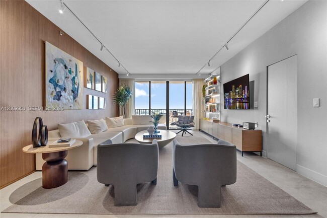 Building Photo - 251 Crandon Blvd