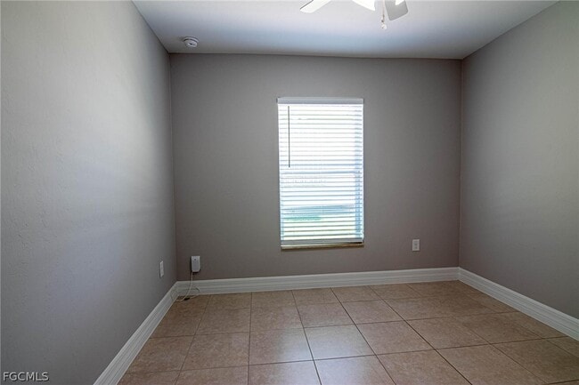 Building Photo - 723 SW 40th Terrace