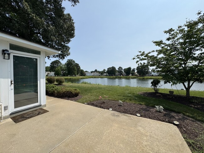 Building Photo - 920 Hanson Dr