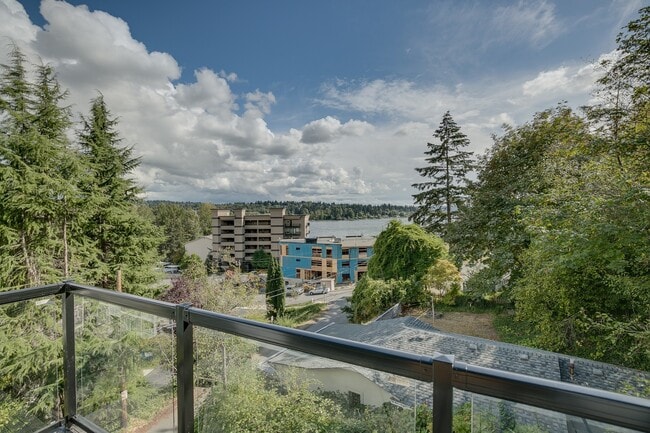 Building Photo - Stunning 5 Bedroom Juanita Bay Home For Rent!