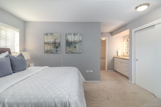 Building Photo - LOCATION!! Denver's Desirable Cherry Creek...