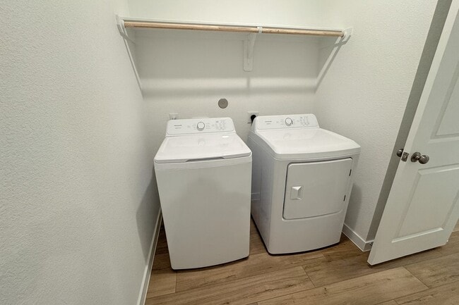 Building Photo - 2426 Peach Oak Xing