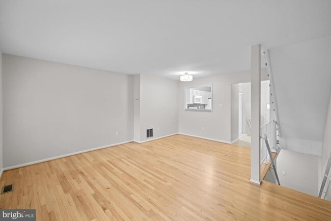 Building Photo - 8640 Dellway Ln