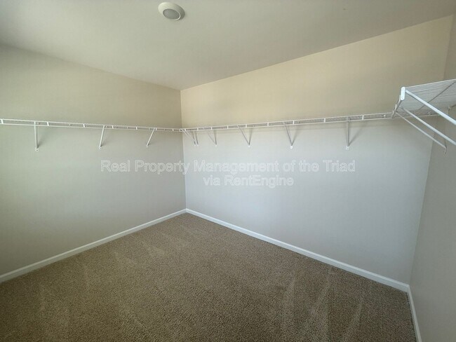 Building Photo - 5277 Ironwood Dr