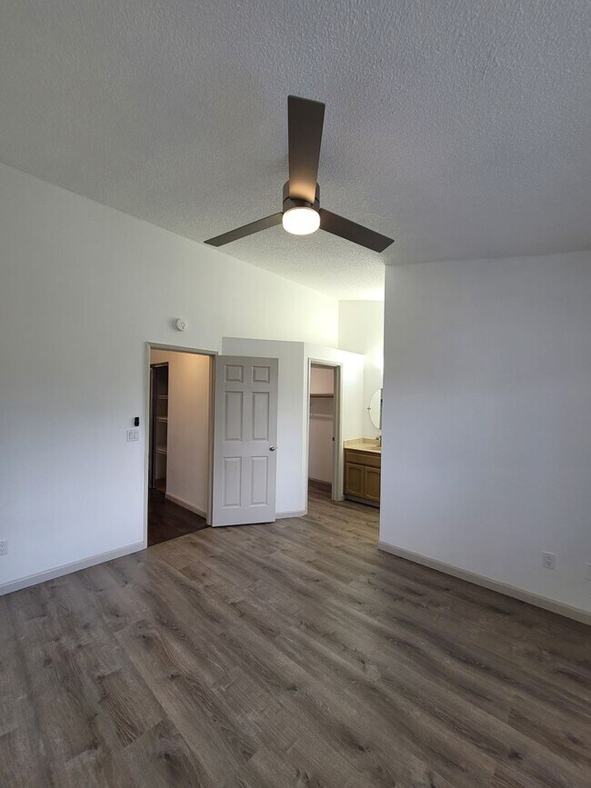 Building Photo - Charming 3-bedroom, 2.5-bathroom house with solar! HURRY! Special Offer Available!