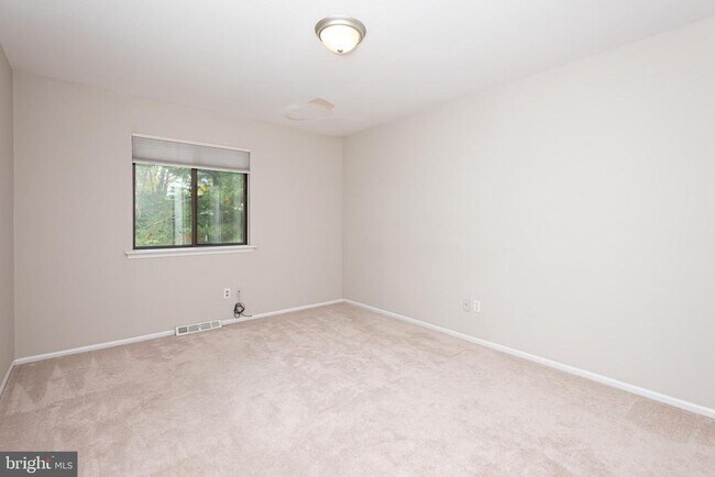 Building Photo - 201 Fairfax Ct