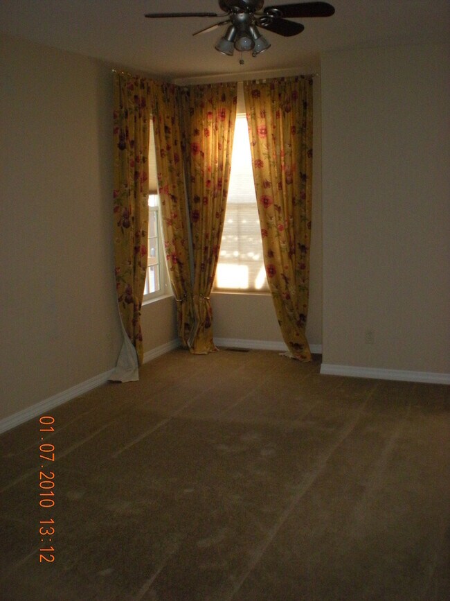Building Photo - Beautiful 3 Bedroom 2 Bathroom House  **NE...