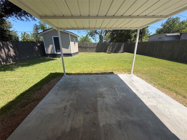 Building Photo - 3242 Dalmatian Dr