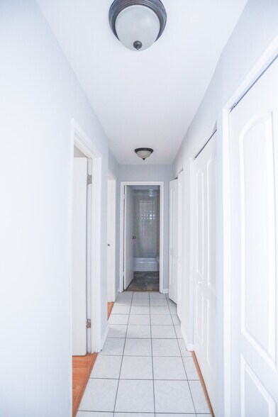 Building Photo - 2835 N Cambridge Ave