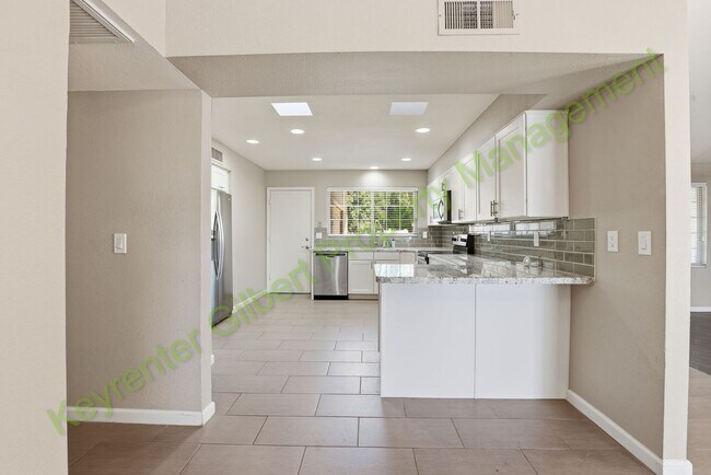 Building Photo - Charming Gilbert Home with Pool and Spacio...