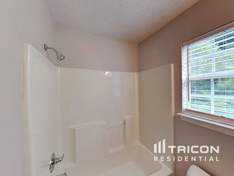 Building Photo - 3765 Georgia Dr