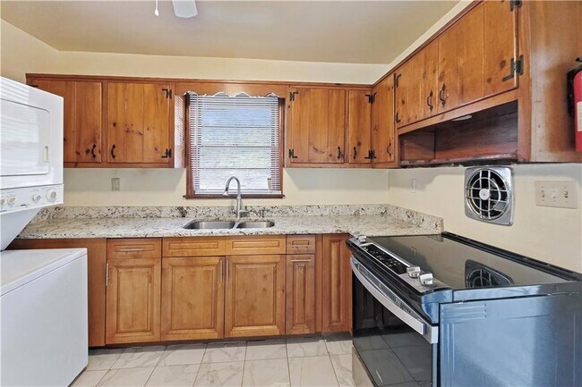 Building Photo - 2798 Dearwood Dr SW