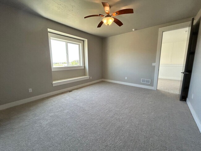 Building Photo - Luxury Living in StarView Estates - 4.98 A...