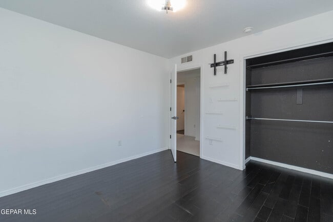 Building Photo - 716 Nazareno St
