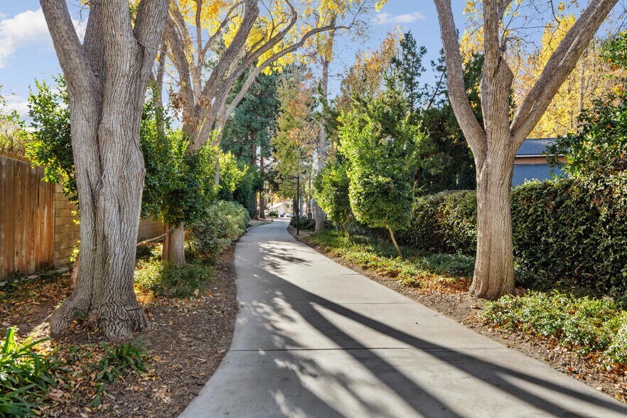 Building Photo - 25435 Via Pacifica