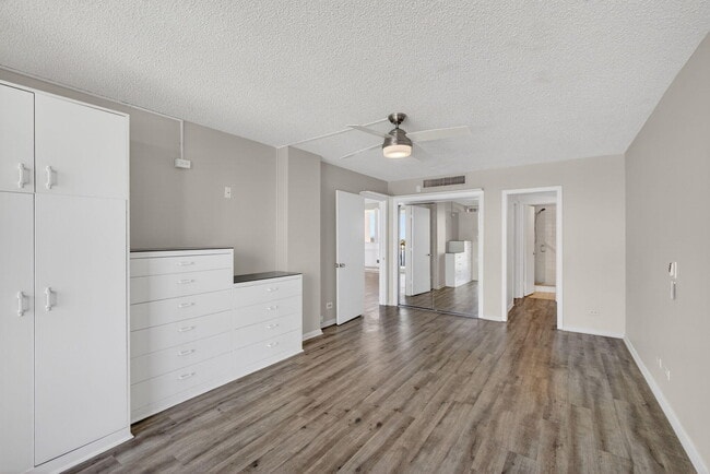 Building Photo - 134 Lakeshore Dr