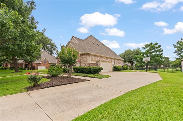Building Photo - 905 Brazos Dr
