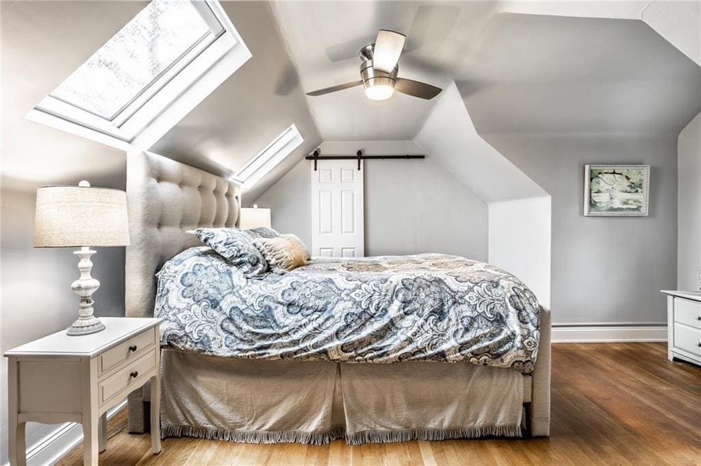 Building Photo - 5953 Rosslyn Ave