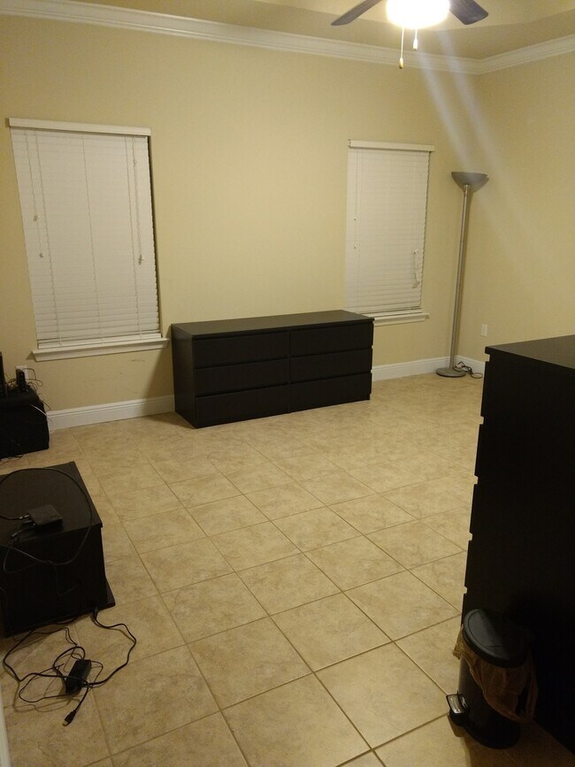 Building Photo - 9708 Brookstone Way