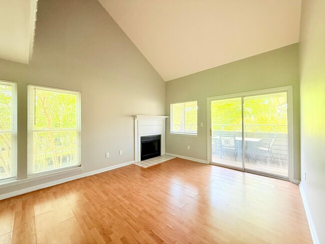 Building Photo - 2553 Stockbridge Dr