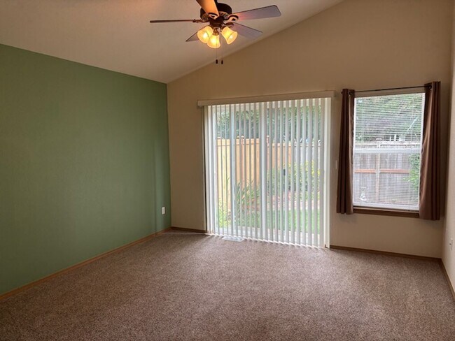 Building Photo - Beautiful 2 Bedroom, 2 Bath Bridlewood Ram...