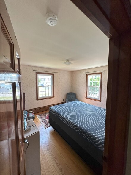 Building Photo - 10 River St