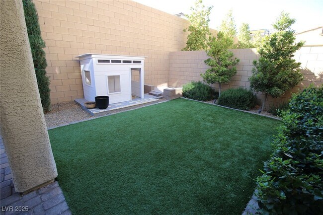 Building Photo - 8085 Skye Roar Ct