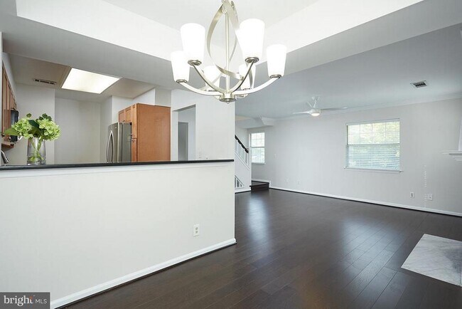 Building Photo - 5700 Chapman Mill Dr