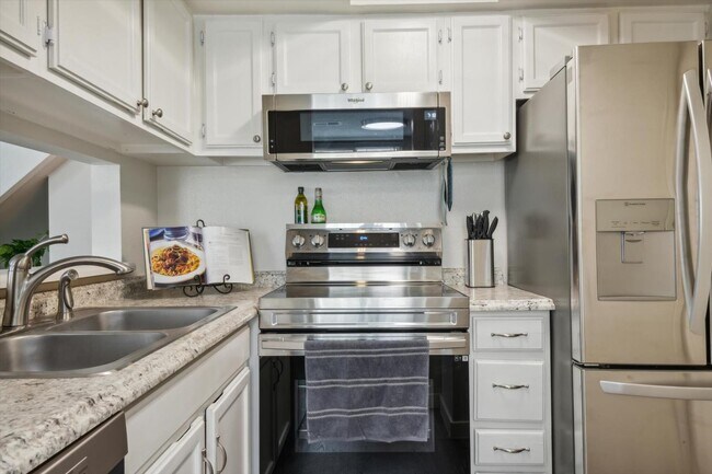 Building Photo - 1250 S Monaco St Pkwy