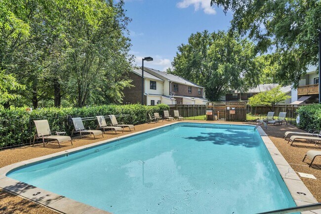 Building Photo - Awesome updated 2BR/1.5BA townhome in Bell...