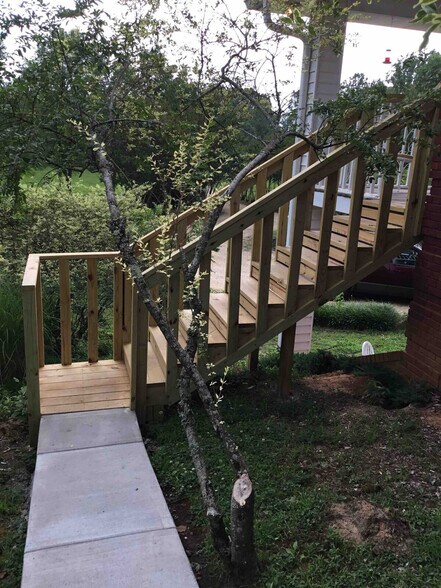 Building Photo - 198 Schools Dr