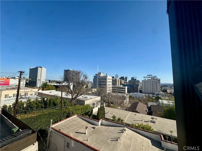 Building Photo - 6330 Franklin Ave