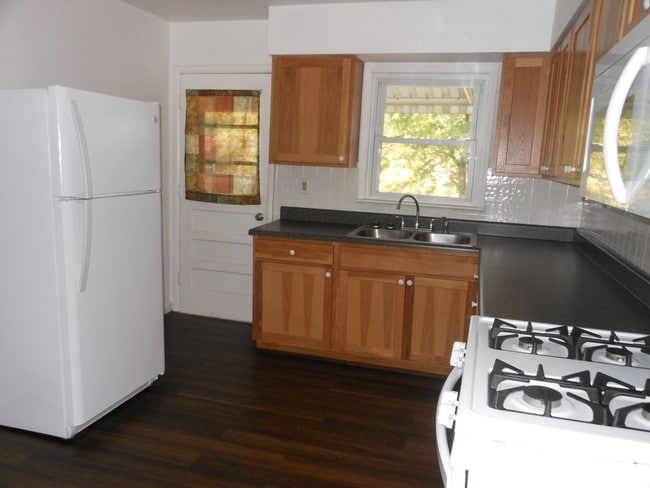 Building Photo - 1200 State St