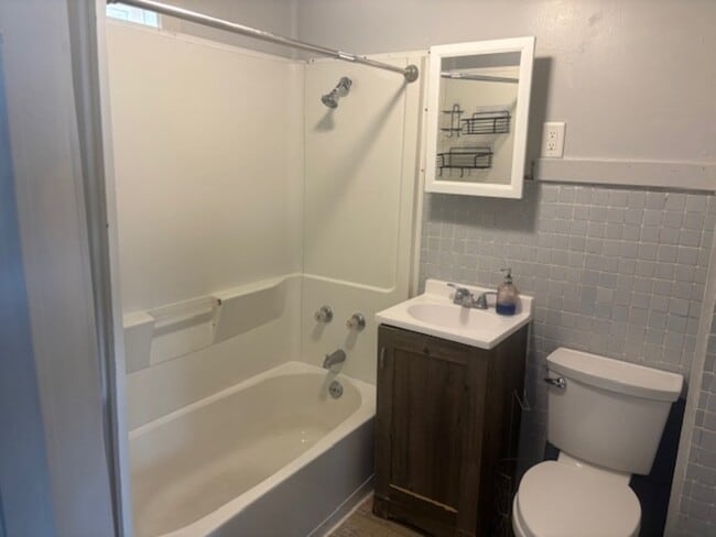 Building Photo - 1611 Ontario Ave