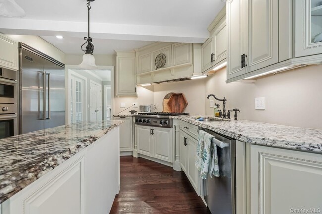 Building Photo - 777 Armonk Rd