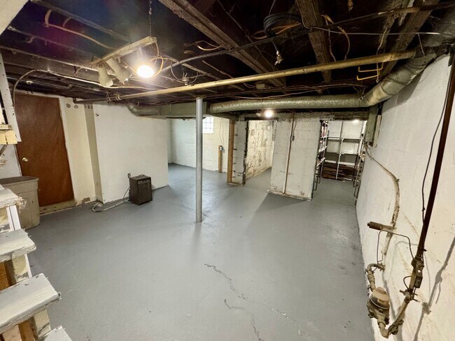 Building Photo - 309 Bellevue Rd