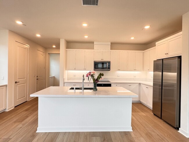 Building Photo - 303 Capistrano Dr