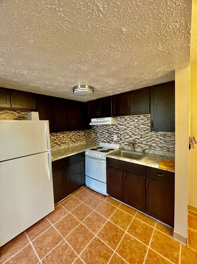 Building Photo - 332 Lehigh Avenue (Full Service)