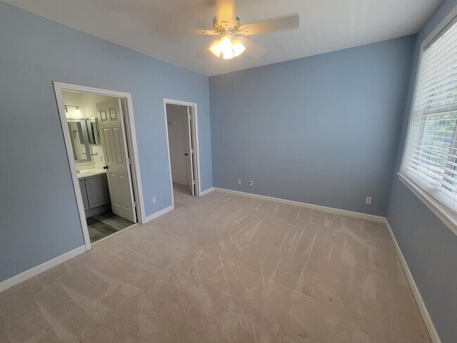 Building Photo - 3773 Overlook Dr