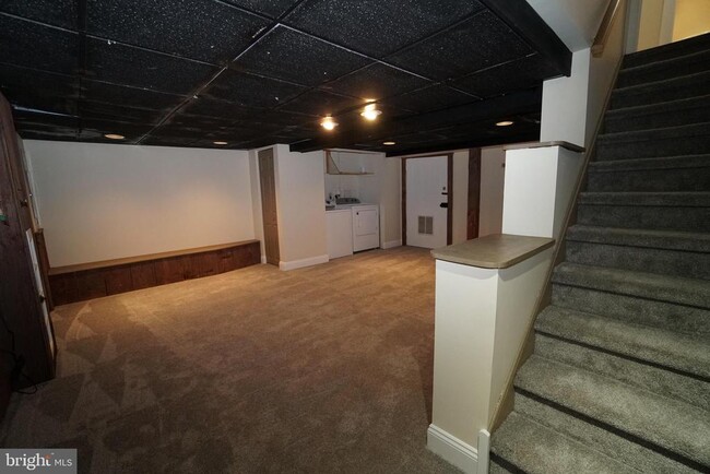 Building Photo - 915 Arch St