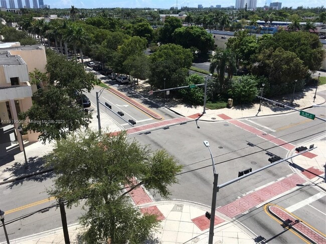 Building Photo - 16400 NE 17th Ave