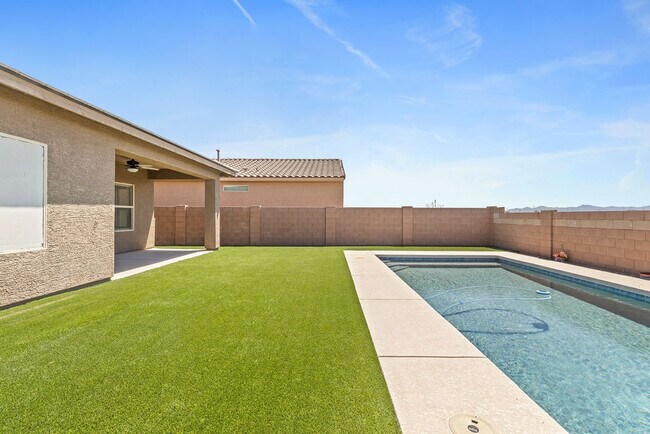 Building Photo - 11288 S Weismann Dr