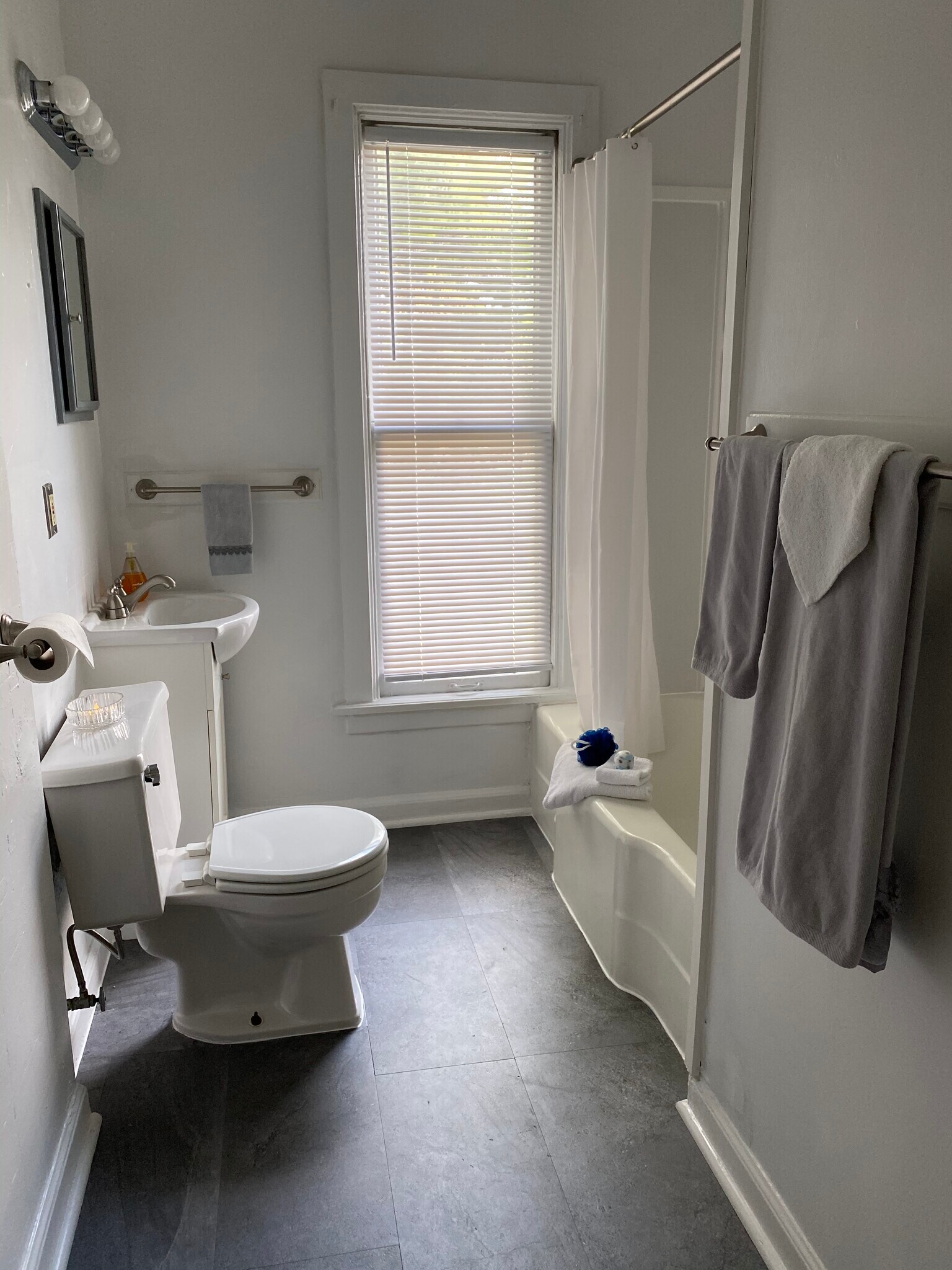 Building Photo - 315 S Winter St