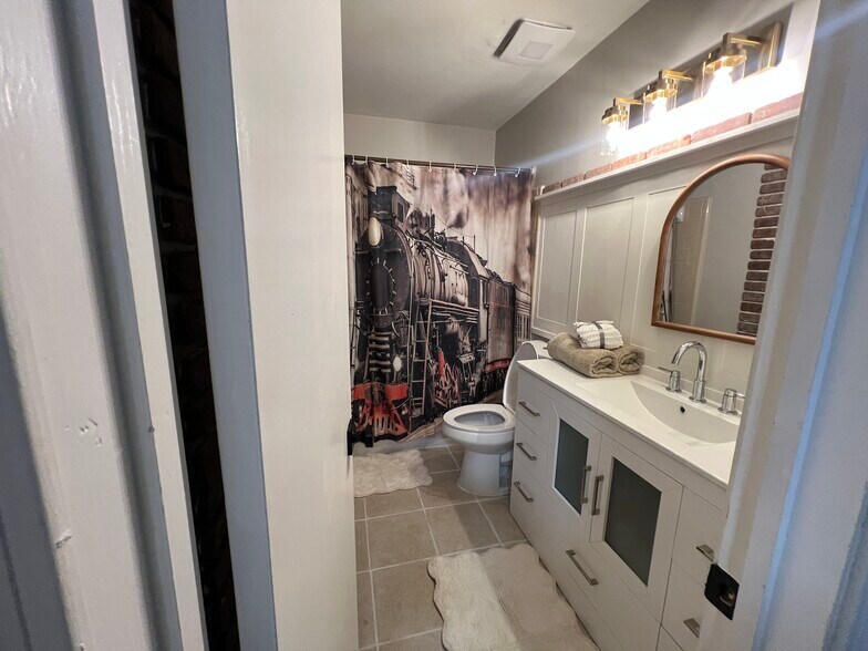 Building Photo - 1905 2nd Ave N