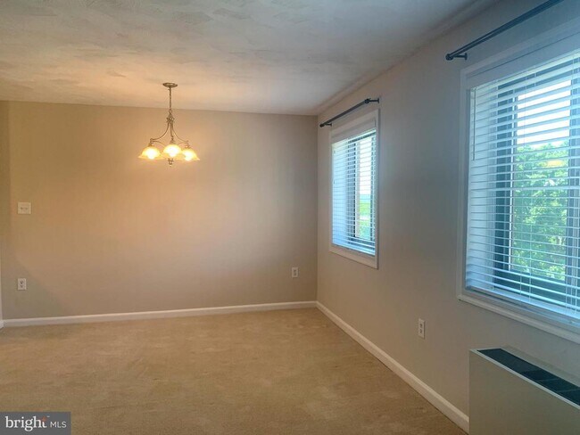 Building Photo - 1200 S Arlington Ridge Rd