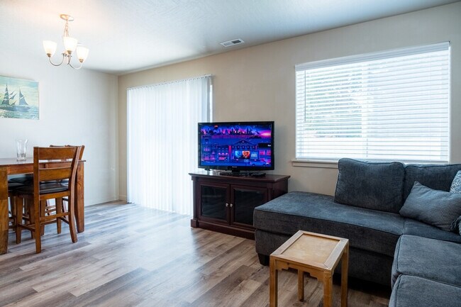 Building Photo - 5706 W 1st Pl