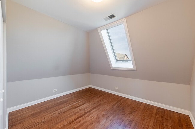 Building Photo - 4938 S Drexel Blvd